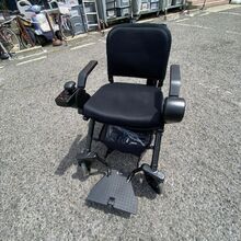 WHILL Model F（ライトグリーン）